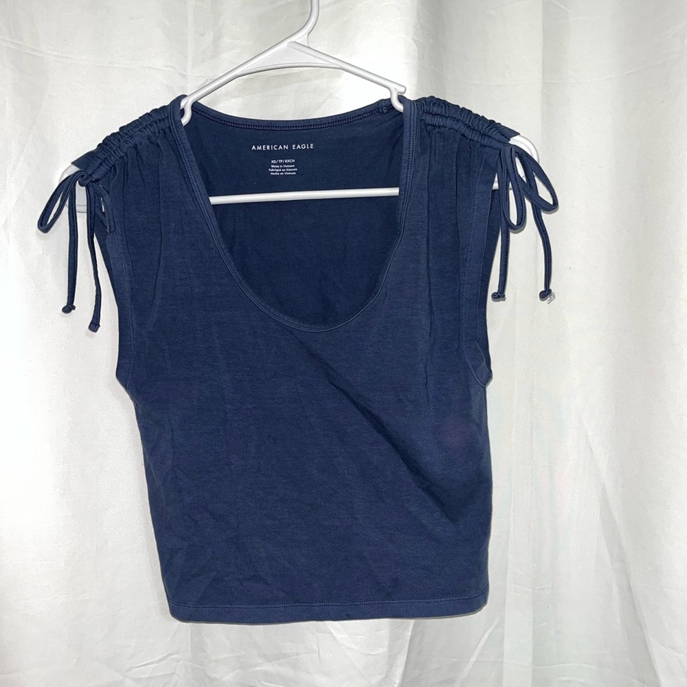 American Eagle top size XS. Worn once.
